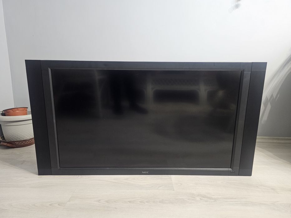 Nec P461 професионален монитор / телевизор 46"  Full HD 24/7