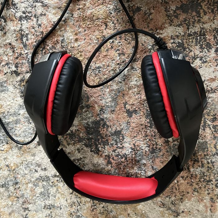 Продам клавиатуру,мышку, наушники, в подарок отдам коврик для мыши