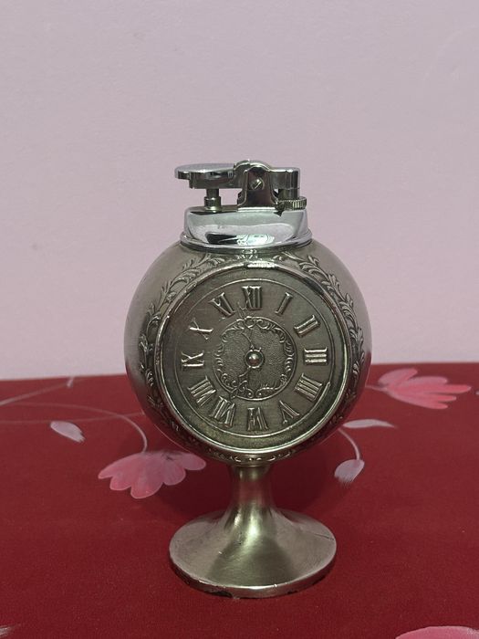 Brichetă de masă vintage pe gaz