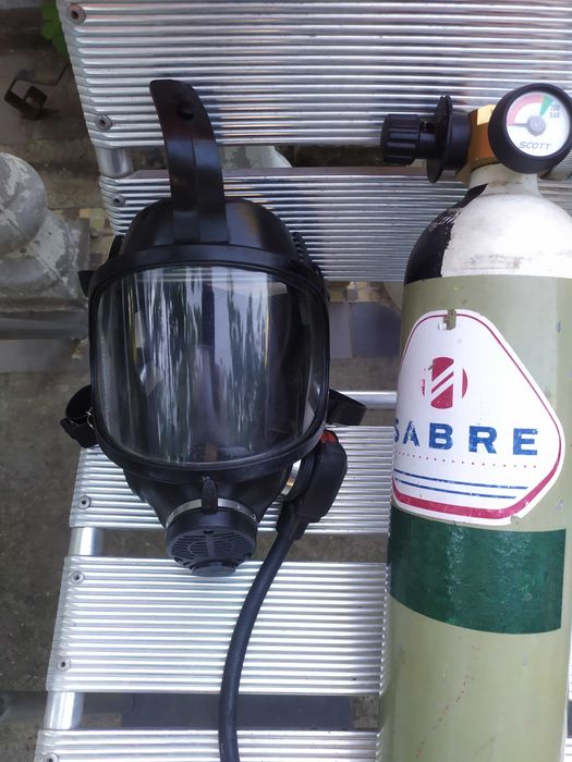 Респиратор , комплекта за евакуация  ,оцеляване със сгъстен въздух .