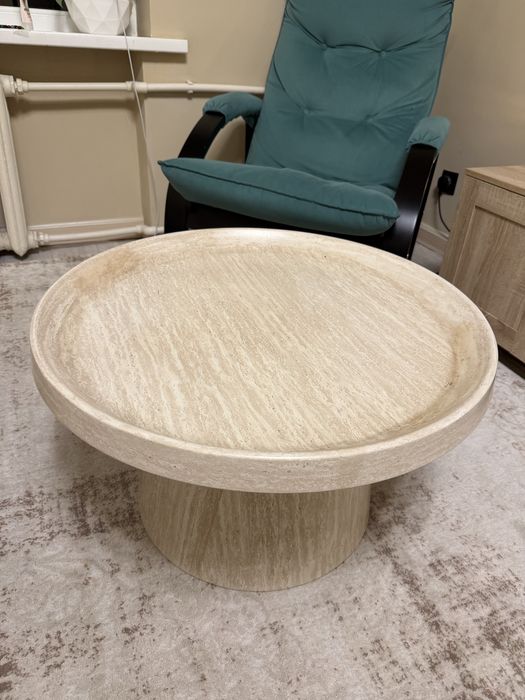 Продаю кресло и журнальный столик, почти новые.