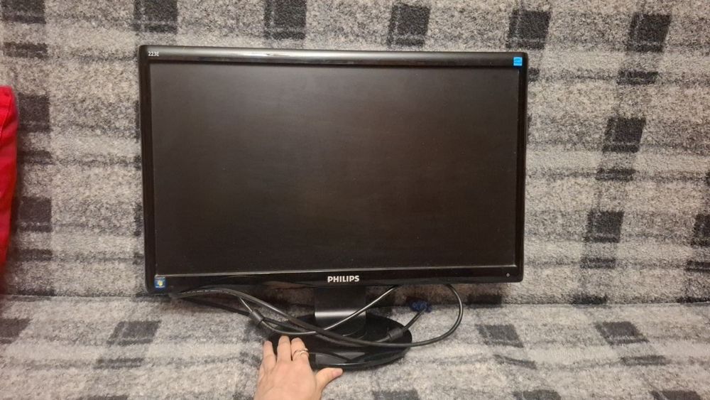 Электроника. Монитор Philips 223E