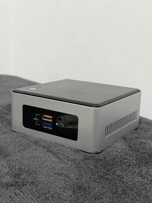 Intel NUC Mini PC 256GB Мини Компютър