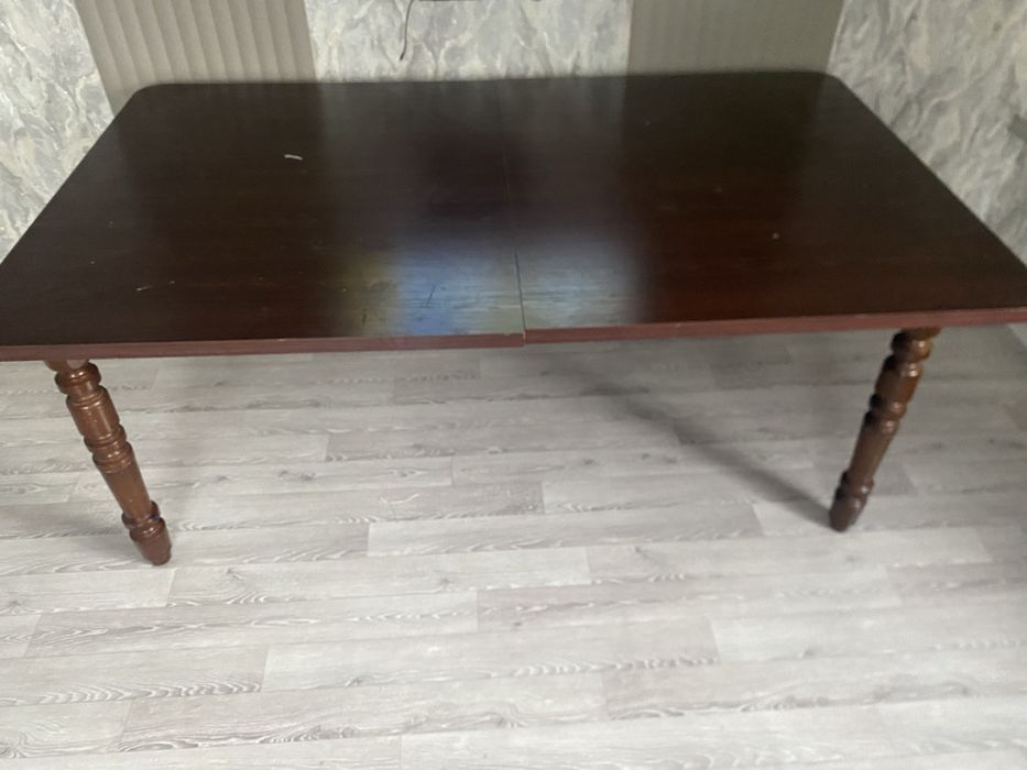 Стол становиться казахским