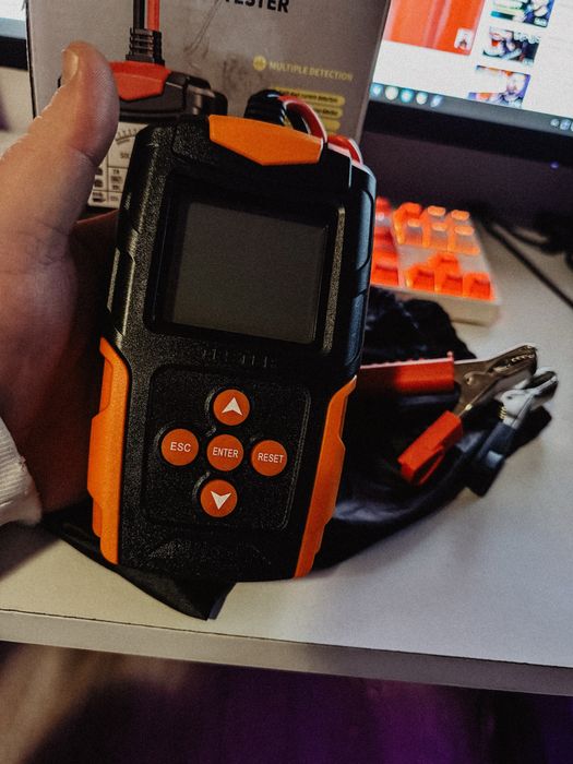 Tester baterii auto 12V / 24V