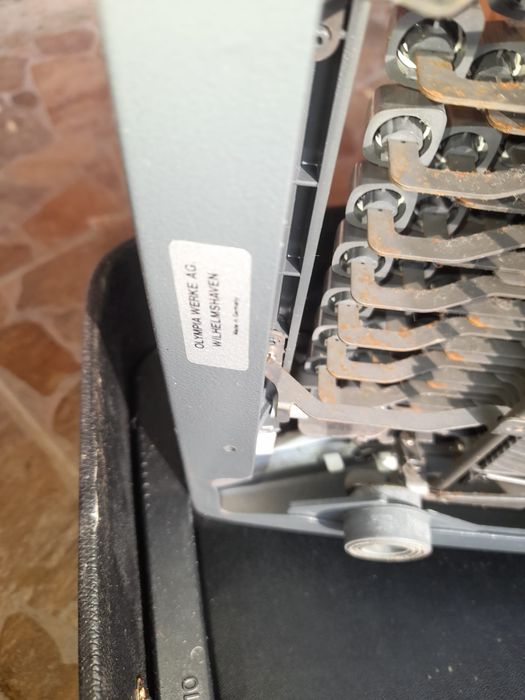 Mașina de scris import Germania