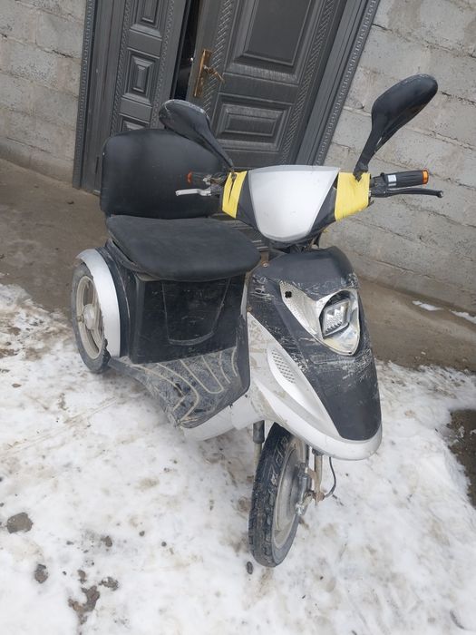 3 калуга скутер сотилади.