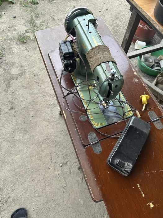 Продам советскую швейную машину