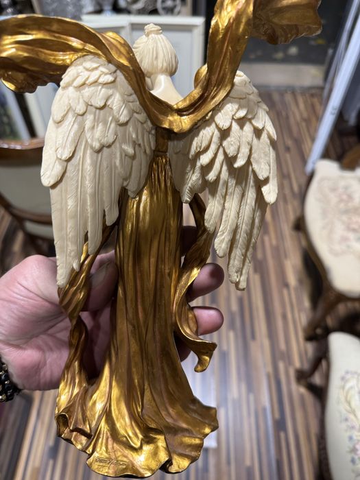 красива статуетка ангел свещник Веронезе