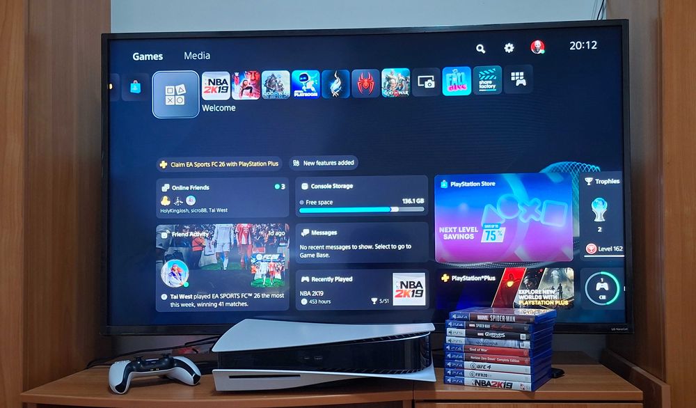 PS5 Disc Edition + игри + DualSense controller | Отлично състояние