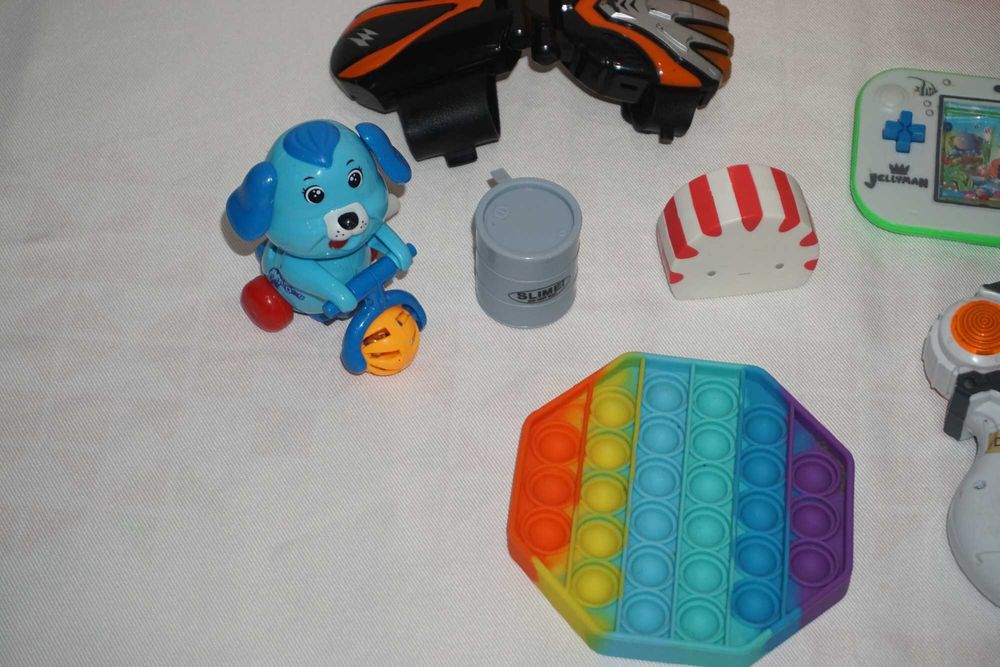 Лот от 12 Различни Детски Играчки