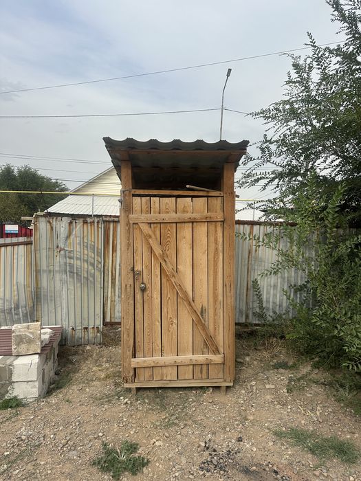 Продам наружный туалет деревянный