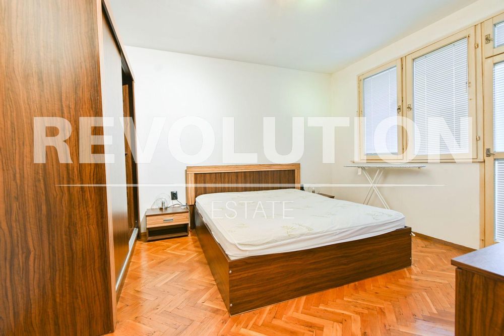 Тристаен апартамент в ж.к. Стрелбище..