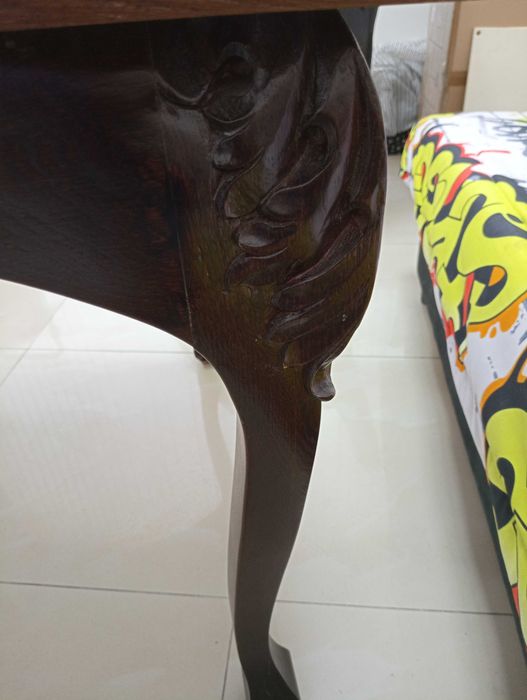 Маса от дъбово дърво