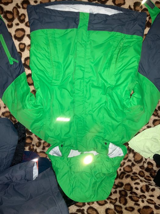 Vând costum icepeak