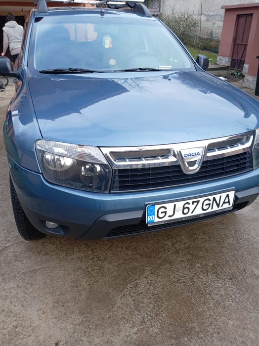 Vând Dacia Duster  4x4