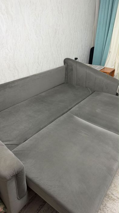Диван продам.