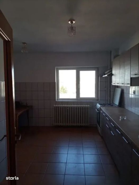 Apartament 5 camere  decomandat - piata Unirii
