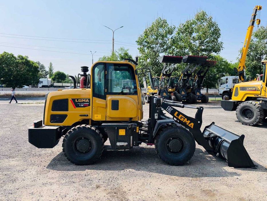 Фронтальный мини погрузчик от завода Lugong LM916 0.5 кубов
