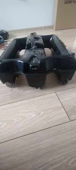 Корпус за лодка за захранка -катамаран