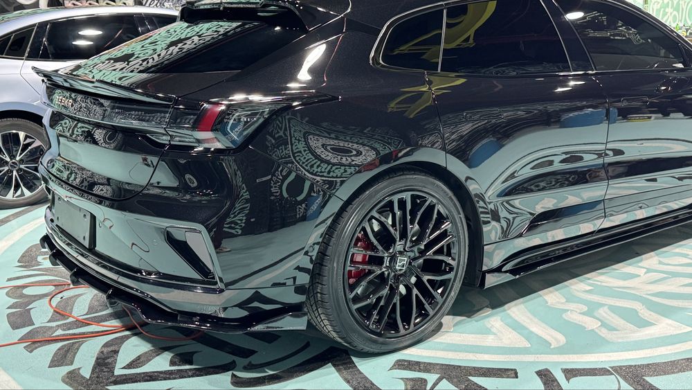 Stealthside - zeekr 001 tuning. Spoiler. Обвесы. Тюнинг. БлэкПиано