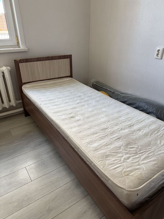Продам односпальную кровать