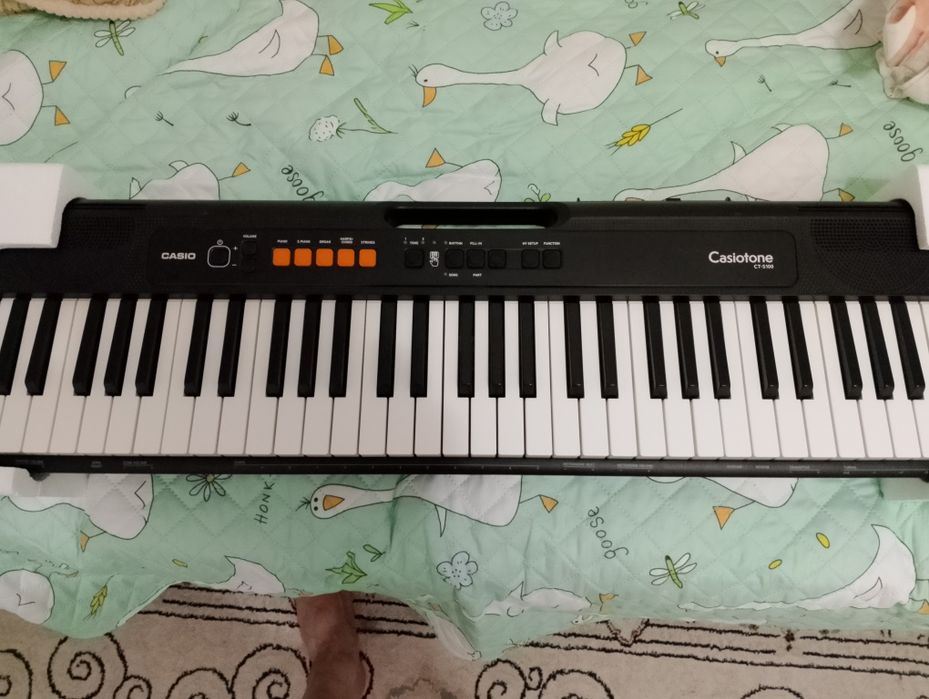 Продам синтезатор Casiotone СТ-S100