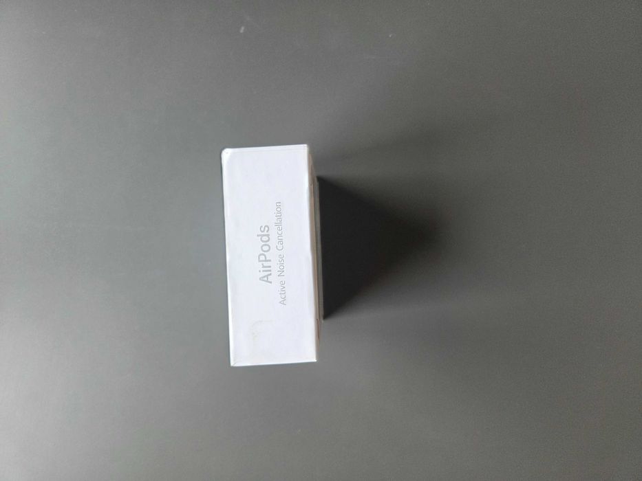 Vând căști Apple airpods 4