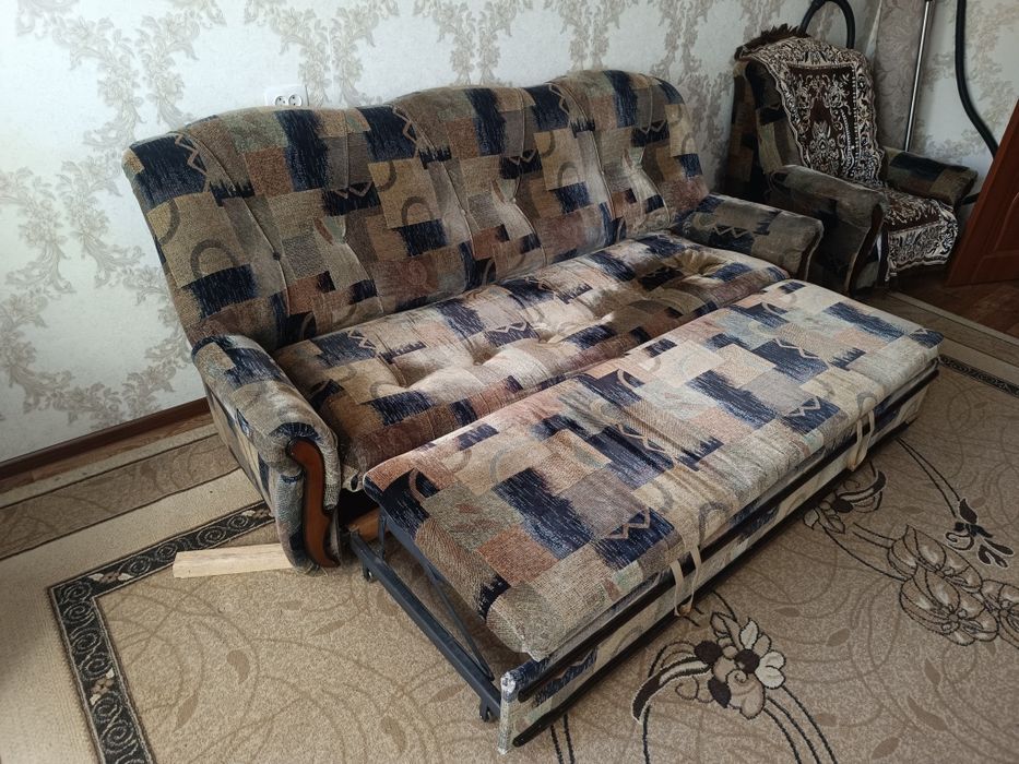 Продам диван б/у самовывоз