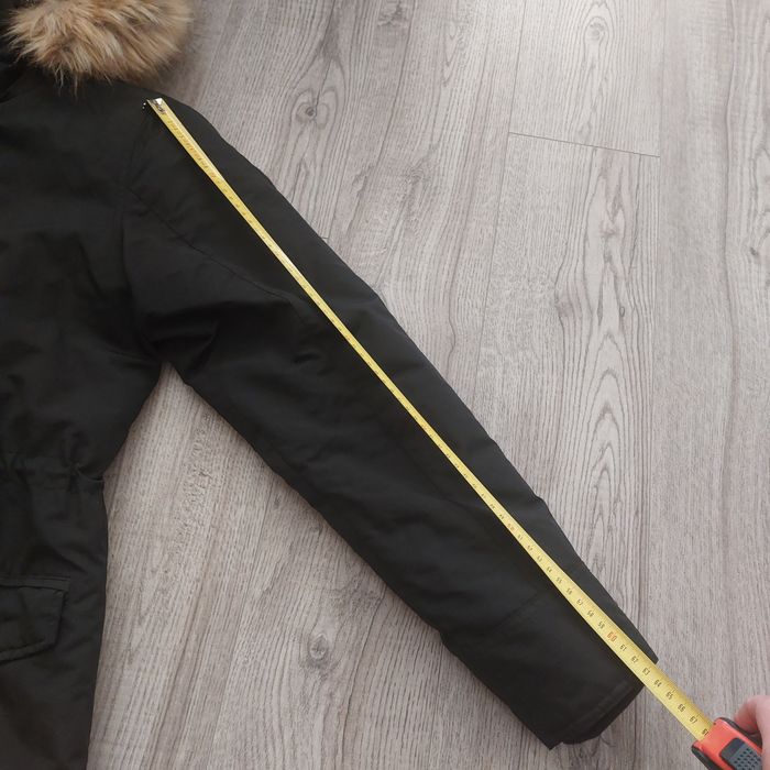 Две черни женски якета якета