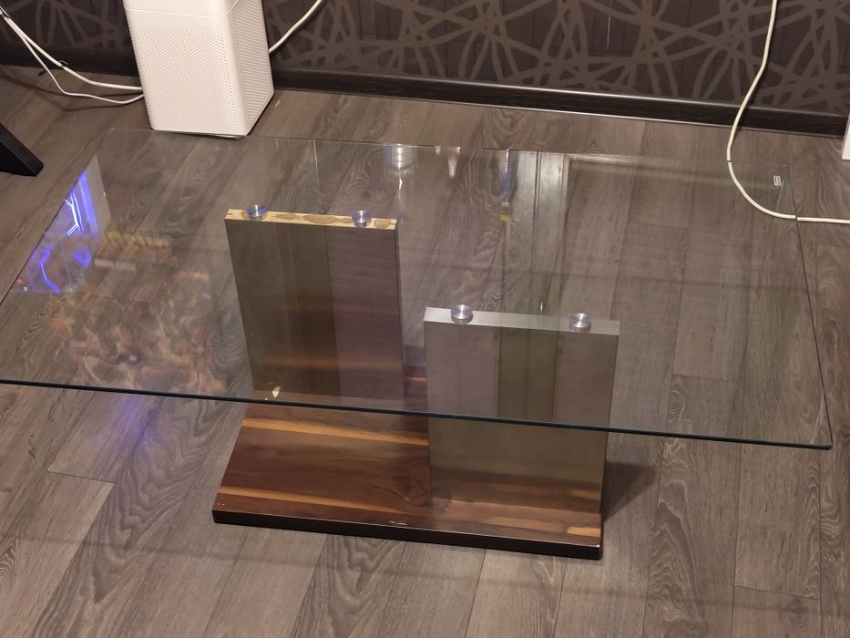 Холна маса със стъкло