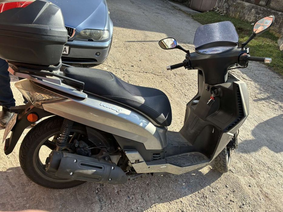 Продавам скутер KYMCO  300 кубика