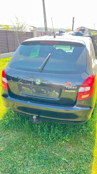 Vând Skoda Fabia.