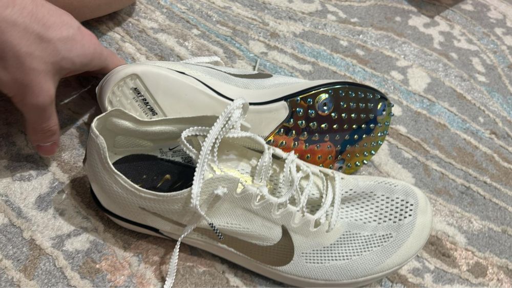 Беговые шиповки для средних-длинных дистанций