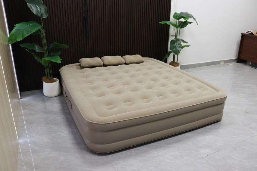 Надуваем матрак със вграденa помпа и батерия 4000mAh
