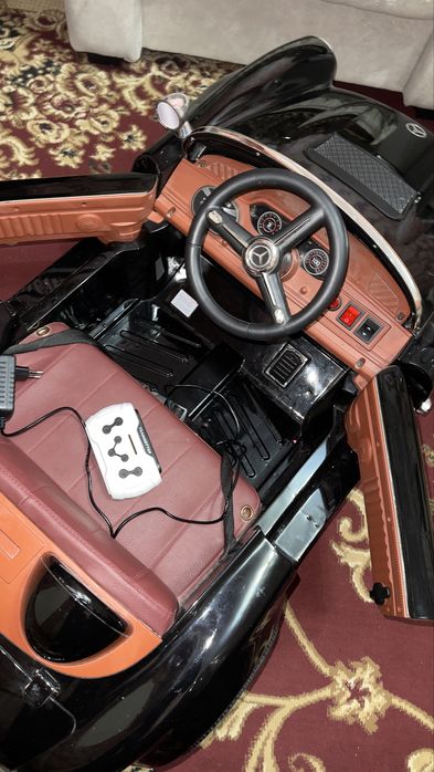 Игрушечная машина с пультом