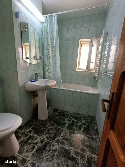 Apartament 3 camere decomandat zona Crang