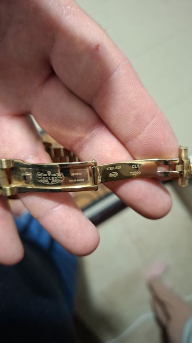 Vand ceas rolex  mecanic placat cu aur pret 700.de lei