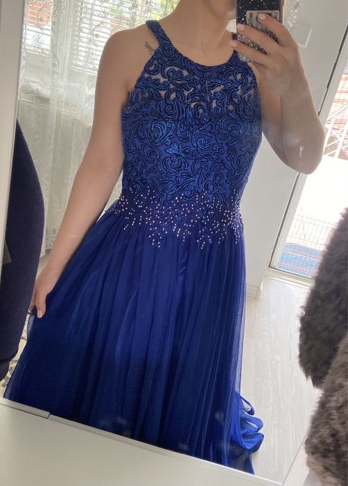 Официална рокля в тъмно синьо