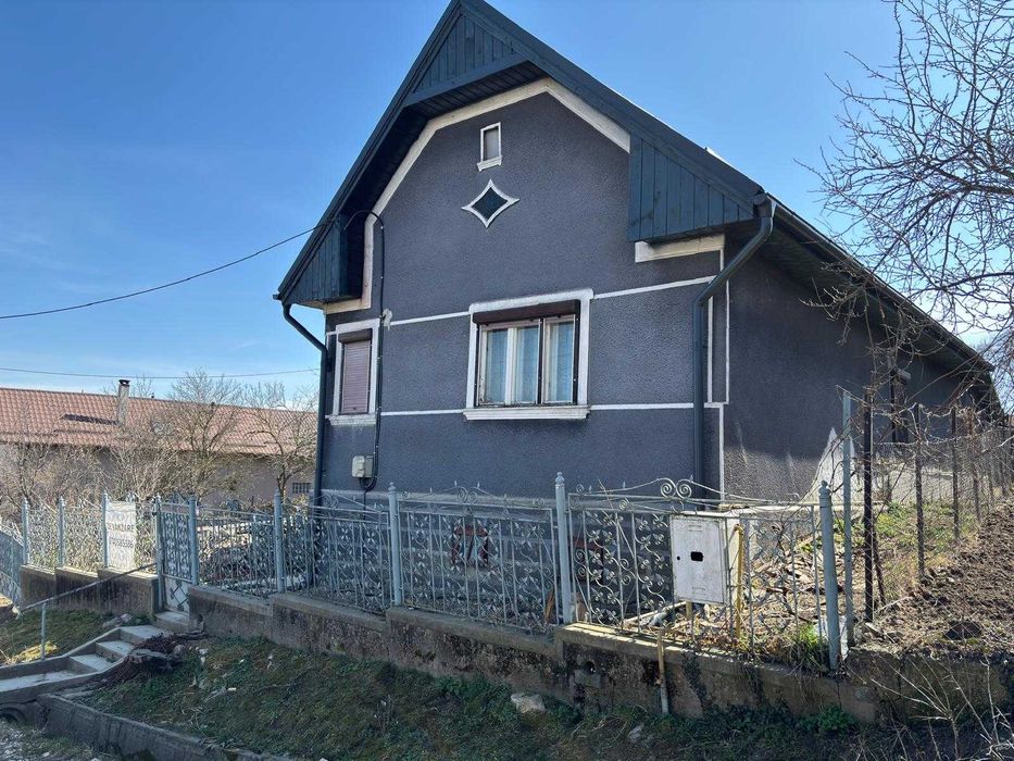 PF vand casa in loc. Moldovenesti, teren 1053mp