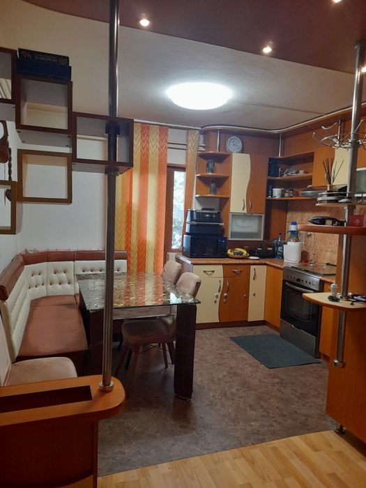 Vând apartament 100 mp 4 camere p/4