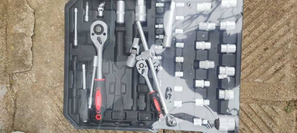 Гаични ключове , клещи тип трета ръка и др.