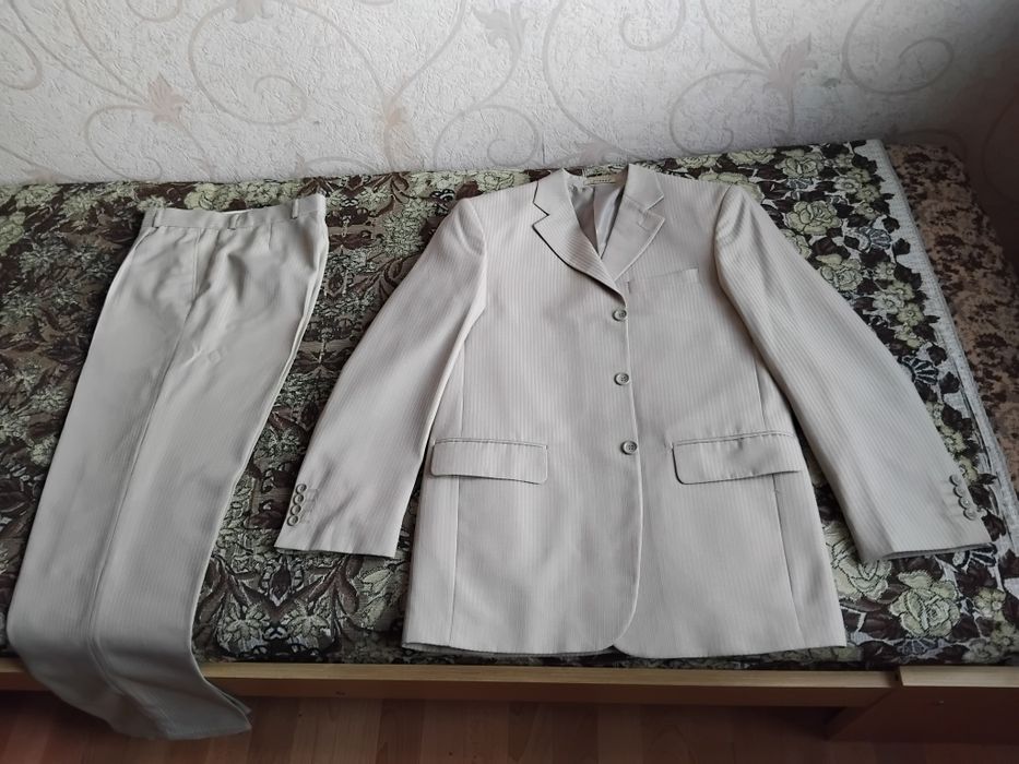 Продаётся мужской костюм