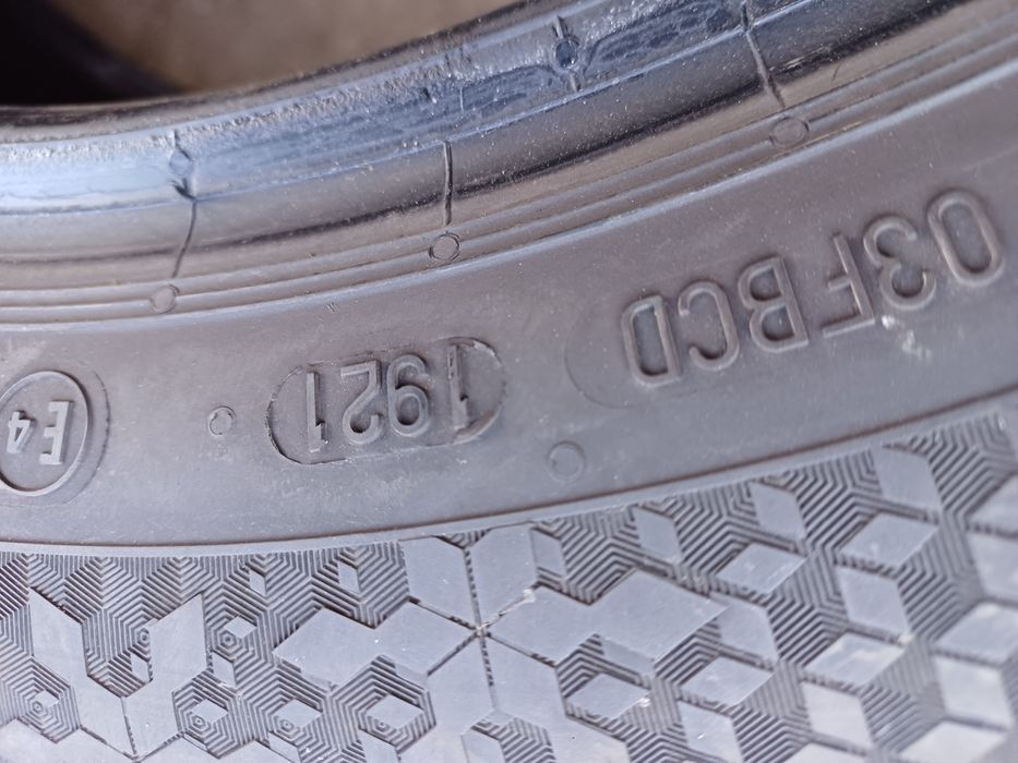 Гуми 215/55/17 Континентал