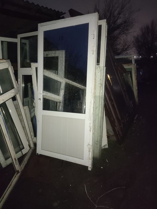 Акфа эшик срочно сотилади доставка хам бор