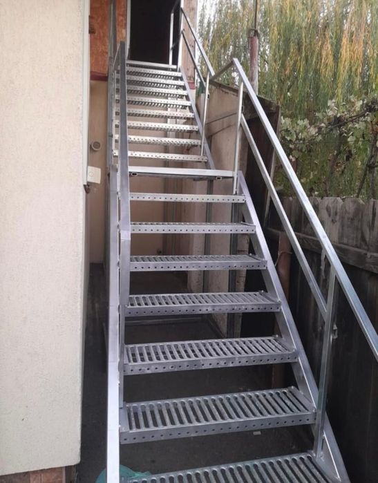Scări de exterior galvanizate profesionale