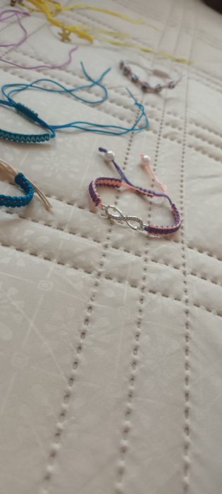 Ръчно изработени гривни