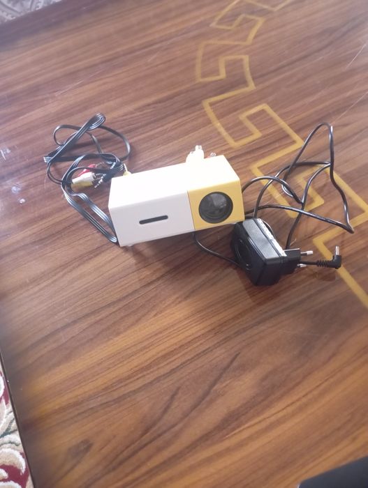 Мини проектор mini praetor