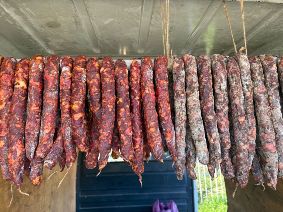 Домашни суджук, петрохан,едро кълцано домашни мезелъци