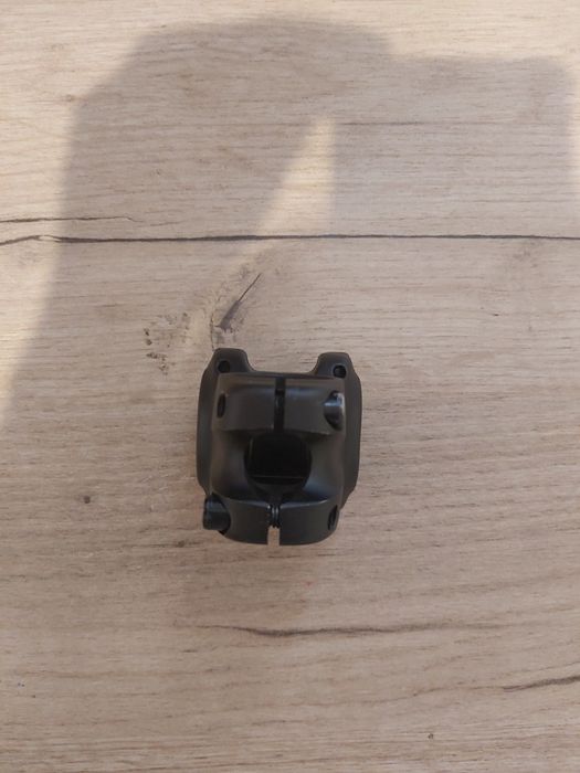 Vând pipă pentru bicicletă. 31.8 cm